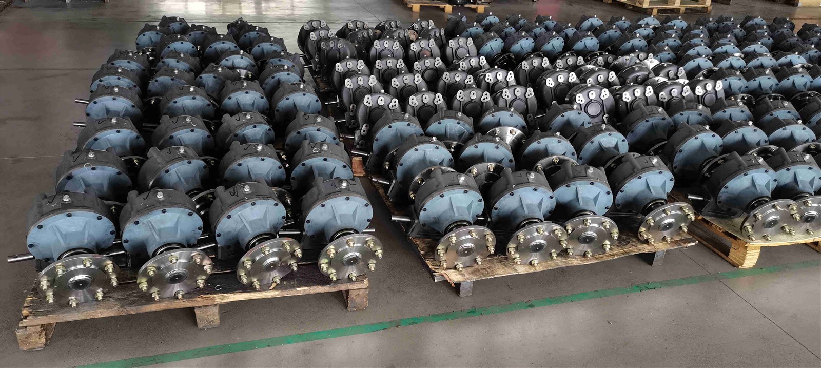 center pivot gearbox and motor center pivot gearbox and motor